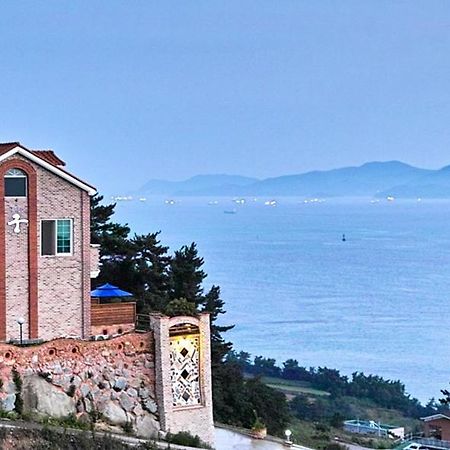 Gung Pension Namhae Buitenkant foto
