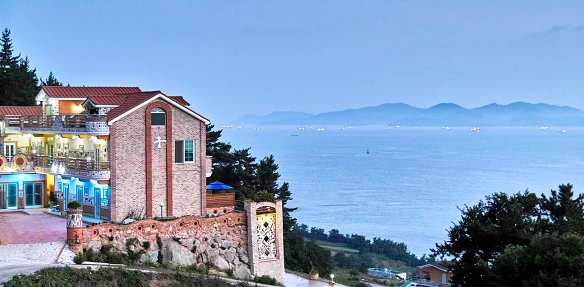 Gung Pension Namhae Buitenkant foto